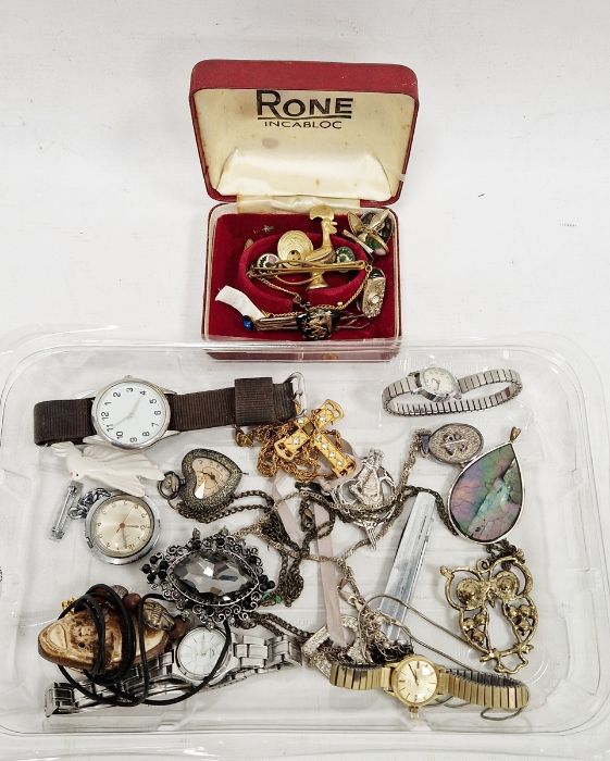 Quantity of costume jewellery to include wristwatches, brooches, etc (1 box)