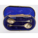 Pair of early 20th century silver spoons in fitted case, Sheffield, makers Lee & Wigfull (2)