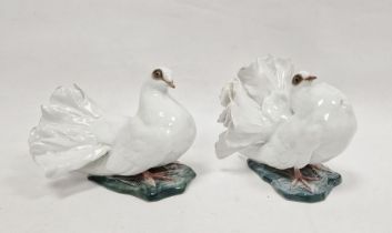 Pair of 20th century Rosenthal porcelain doves, impressed F. Heidenreich to base, height 14cm (2)