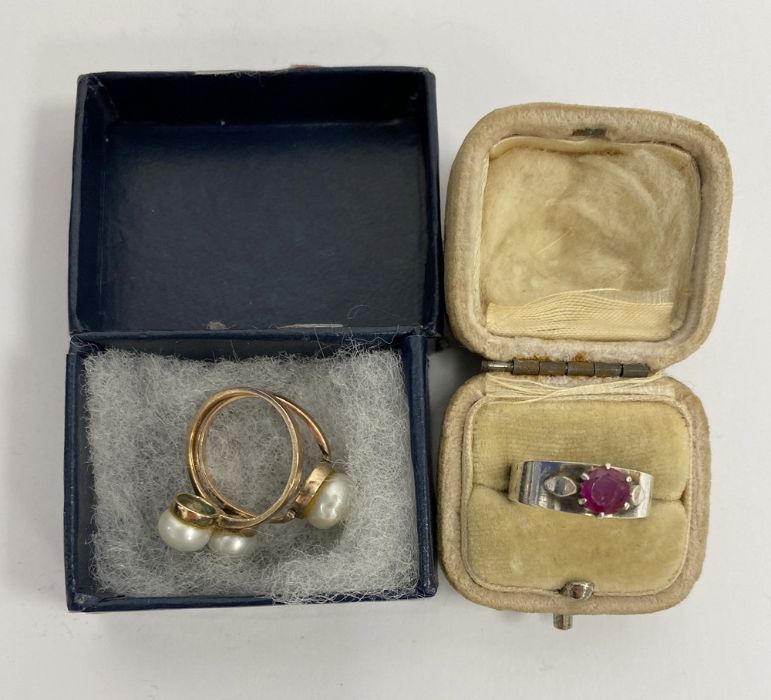 WITHDRAWN Two gold-coloured rings set with pearls and a silver-coloured ring set with garnet- - Image 8 of 10