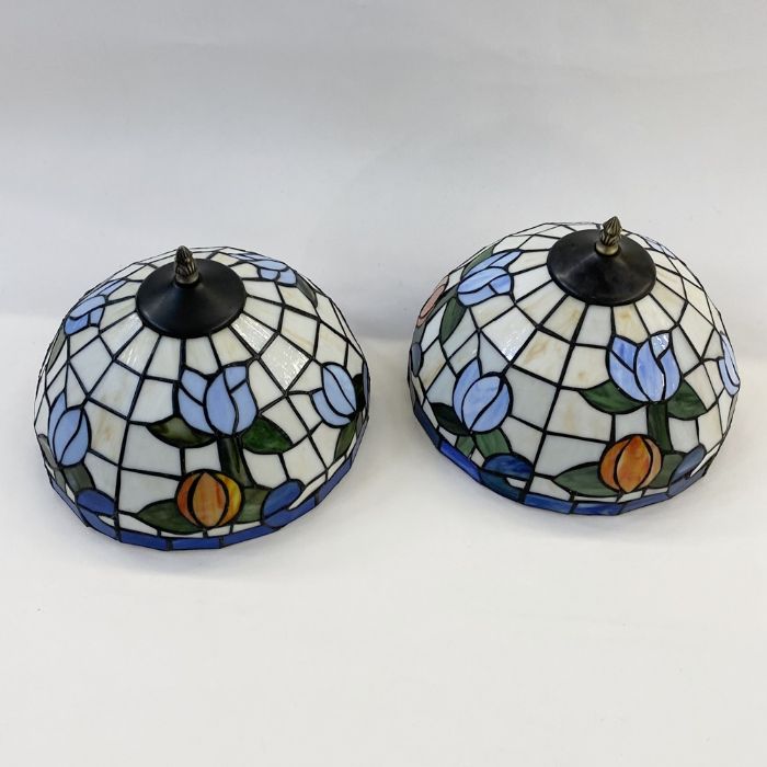 Pair of Tiffany-style lampshades (can be used as ceiling lights or table lamps) (2) Condition - Image 10 of 24