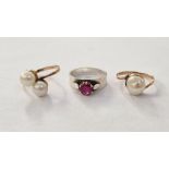 WITHDRAWN Two gold-coloured rings set with pearls and a silver-coloured ring set with garnet-
