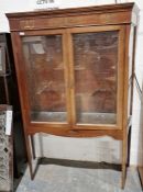 Early 20th century mahogany glazed display cabinet, the two doors opening to reveal two adjustable
