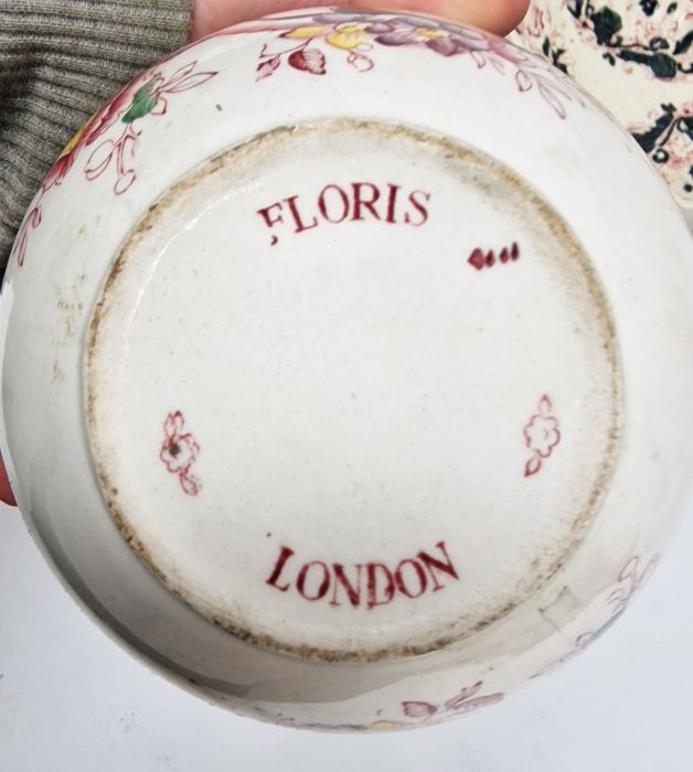 Masons Ironstone ginger jar, chinoiserie pattern, a Masons Flora patterned small dish, a majolica- - Image 9 of 22