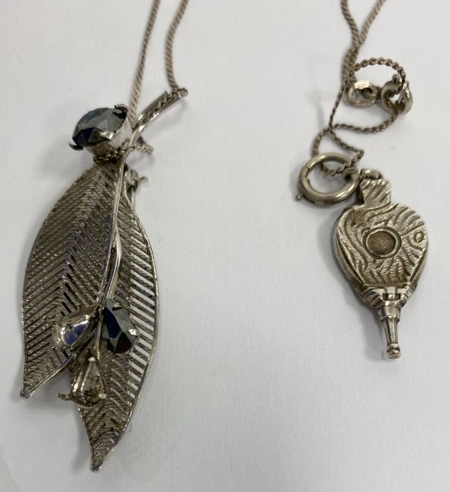 Assortment of silver and white metal jewellery, to include an early 20th century Art Nouveau - Image 2 of 8