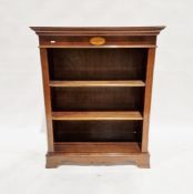 20th century mahogany inlaid bookcase with three shelves, on bracket feet, 103cm high x 82cm wide