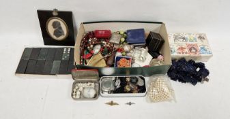 Quantity of vintage costume jewellery and other collectables, to include brooches, silver plated