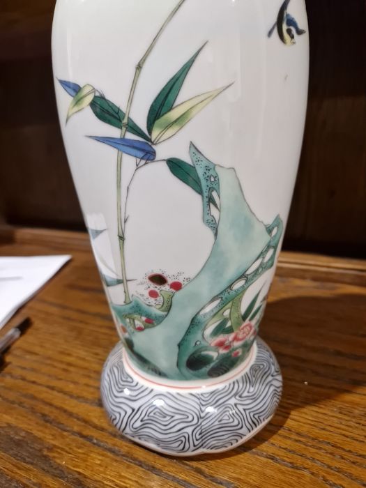 Four Franklin Mint Chinese-style decorated vases, a Japanese table lamp with pheasant and floral - Image 6 of 9