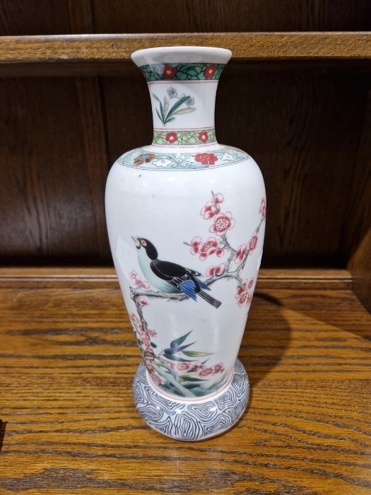 Four Franklin Mint Chinese-style decorated vases, a Japanese table lamp with pheasant and floral - Image 2 of 9