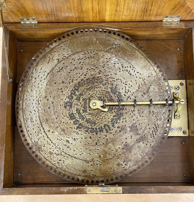 Late 19th century German Schutz Marke table-top polyphon in floral inlaid figured walnut table-top - Image 5 of 14