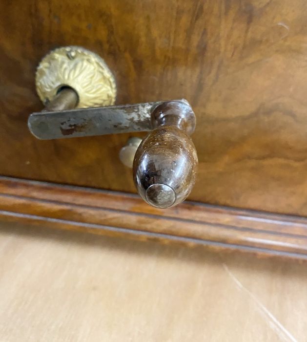 Late 19th century German Schutz Marke table-top polyphon in floral inlaid figured walnut table-top - Image 4 of 14