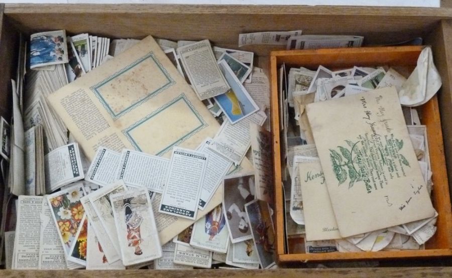 Quantity of cigarette cards, some in albums and a quantity of foldout maps to include South - Image 2 of 2