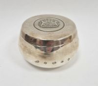Queens Silver Jubilee 1952-1977 silver lidded pot with gilt interior, Sheffield 1977, maker A T