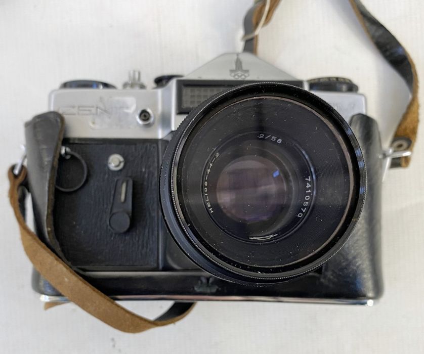 Zenit EM camera, cased, a Contax 139 quartz camera with Yashica lens, a Canon Pellix camera, no. - Image 8 of 11