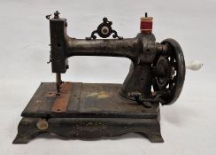 'Peerless' sewing machine by White, Ohio