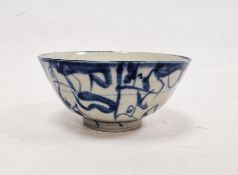 Chinese porcelain bowl with underglaze blue decoration, 14cm diameter