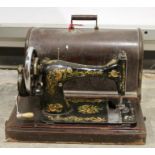 Vintage Singer sewing machine in wooden case, no. 12520928