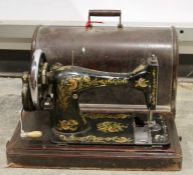 Vintage Singer sewing machine in wooden case, no. 12520928