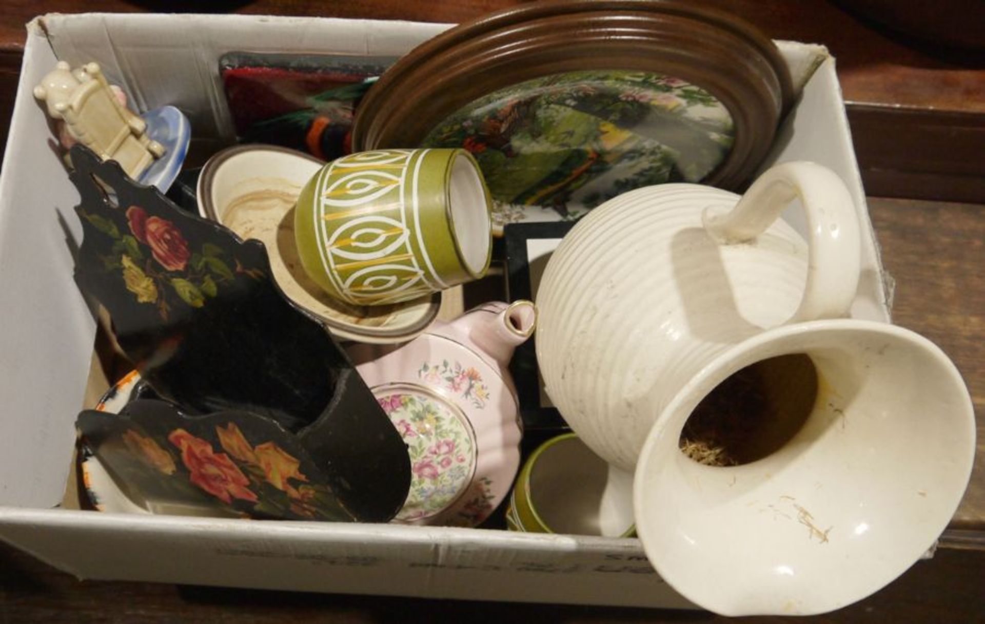 Sharon Neuhaus pottery model of a cockerel, a Chinese lidded ginger jar, a studio pottery lidded - Image 3 of 4