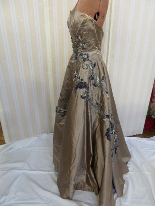 Couture 1940's ball gown / court dress, labelled 'Augusto Moschini... Roma' ( the label has loss - Image 2 of 20