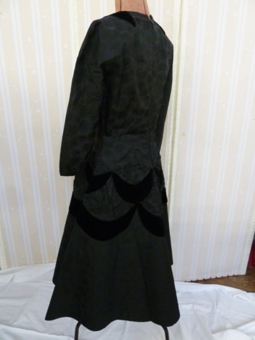 Couture 1950's black printed satin evening /cocktail dress, full circle skirt, lined with - Image 2 of 15