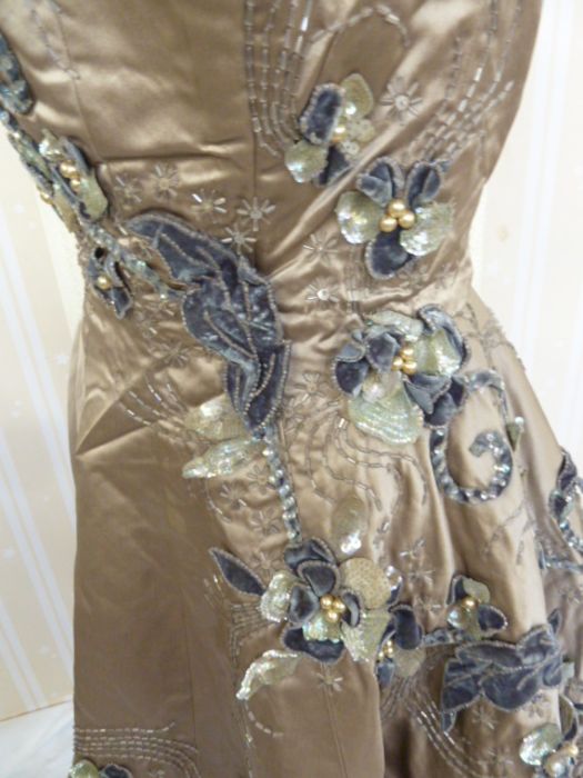 Couture 1940's ball gown / court dress, labelled 'Augusto Moschini... Roma' ( the label has loss - Image 3 of 20