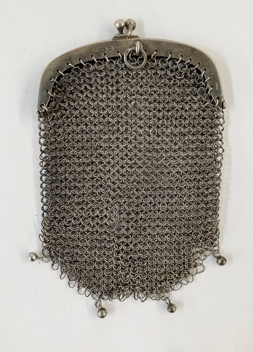 A vintage green chainmail evening bag, the fixed frame decorated with green enamel and gilt - Image 6 of 8