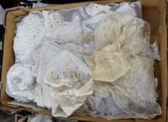 Assorted vintage and later lace pieces, remnants and trimmings, to include a small shawl,