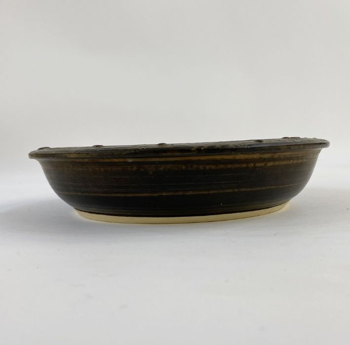 Studio pottery bowl, probably by Andrew Wilson, with flattened scroll over rim decorated with - Image 10 of 12