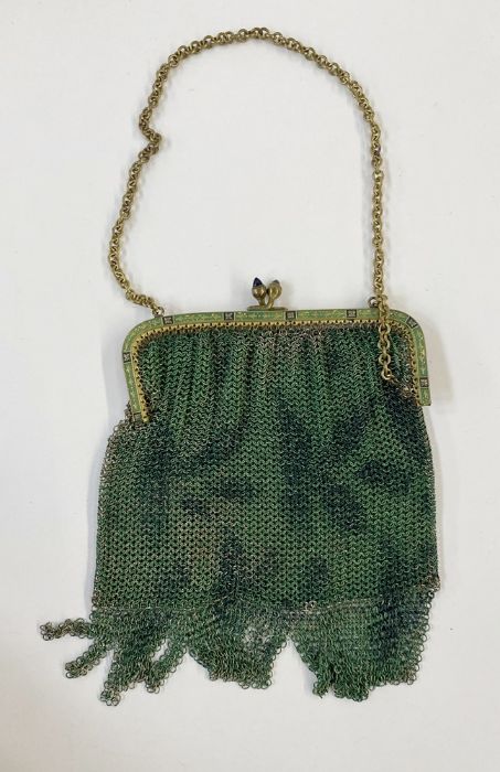 A vintage green chainmail evening bag, the fixed frame decorated with green enamel and gilt - Image 4 of 8