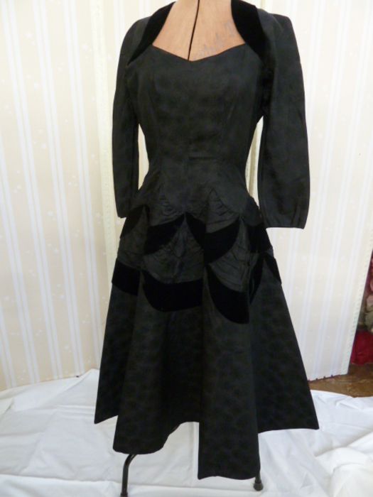 Couture 1950's black printed satin evening /cocktail dress, full circle skirt, lined with - Image 6 of 15