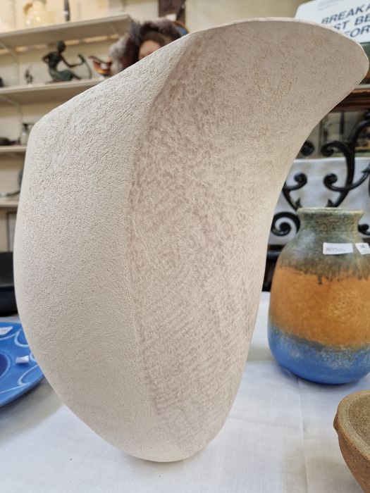 Betty Blandino (1927-2011) Large hand built white stoneware vessel, of asymmetrical form with - Image 8 of 32
