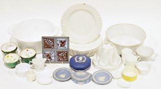 Assorted ceramics to include fish plates with fish and scallopshell decoration to the rim, a cream