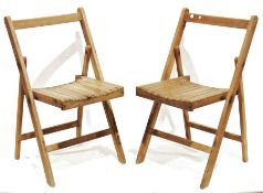 Wooden stepladder and two folding wooden chairs (3)