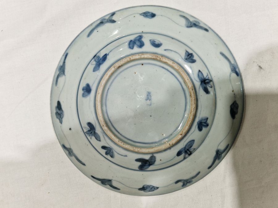 Two Chinese porcelain blue and white small plates, 19th century, each painted with a stylised bird - Image 31 of 32