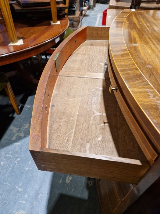 George III inlaid mahogany bowfronted bachelors chest, the top cross-banded, brushing slide above - Image 12 of 31