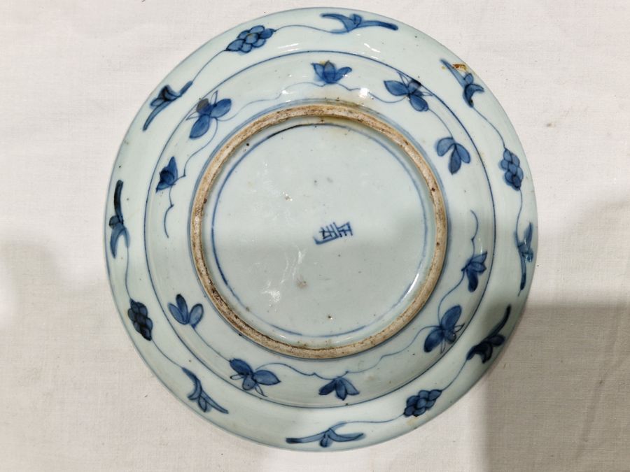 Two Chinese porcelain blue and white small plates, 19th century, each painted with a stylised bird - Image 22 of 32