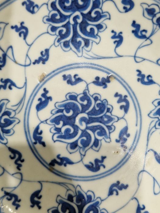 Two Chinese porcelain blue and white small plates, 19th century, each painted with a stylised bird - Image 12 of 32