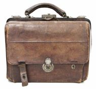 Early 20th century leather Gladstone-style travelling bag with opening front section opening to