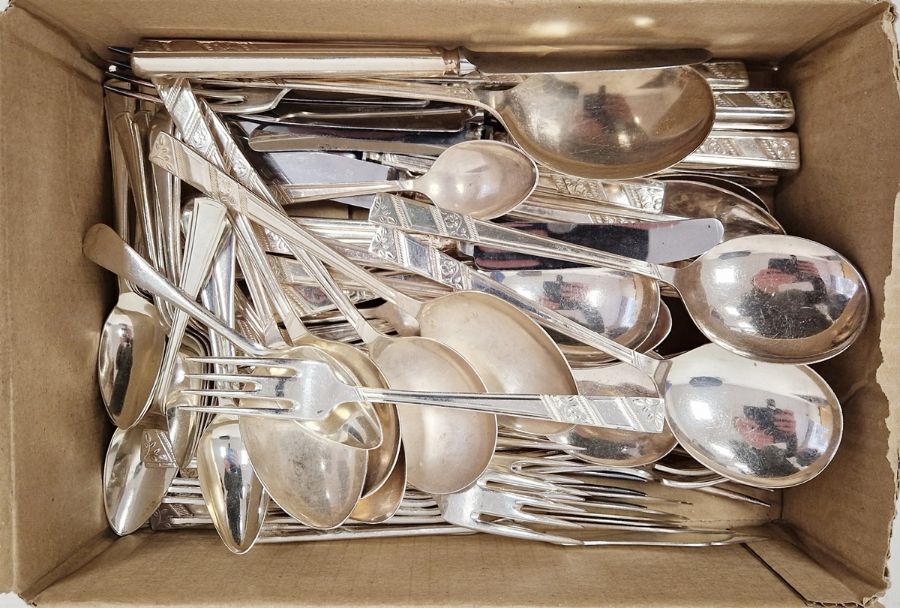 Quantity of loose silver plated table flatware, V Ltd