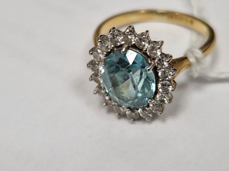 18ct gold yellow gold, diamond and blue stone ring, the oval central stone aquamarine in colour - Image 5 of 8
