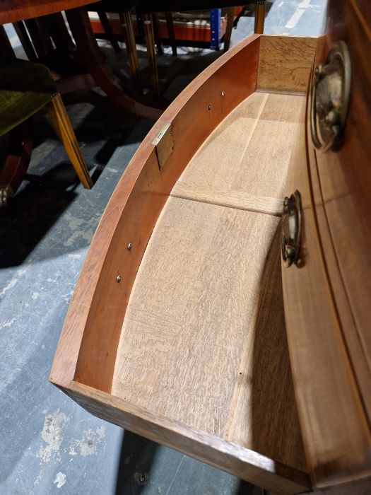 George III inlaid mahogany bowfronted bachelors chest, the top cross-banded, brushing slide above - Image 17 of 31