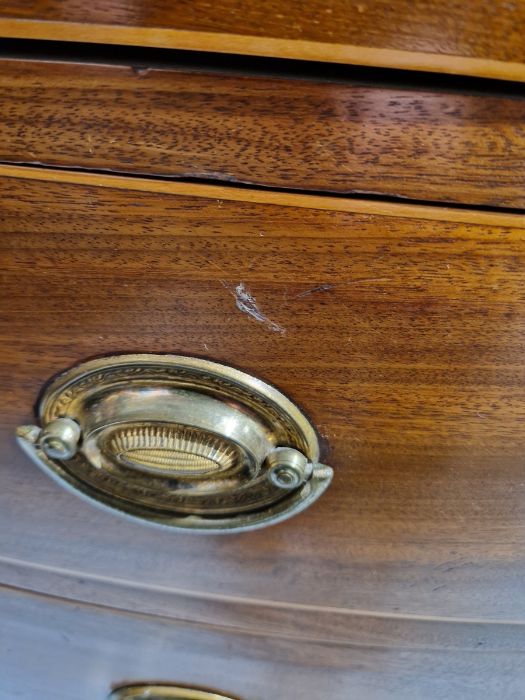 George III inlaid mahogany bowfronted bachelors chest, the top cross-banded, brushing slide above - Image 16 of 31