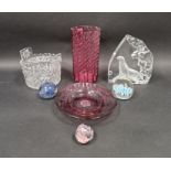 Assorted glassware including a Laugharne glass circular dish, marbled in pink and amethyst, three