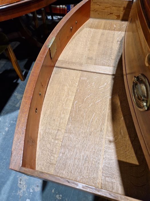 George III inlaid mahogany bowfronted bachelors chest, the top cross-banded, brushing slide above - Image 14 of 31