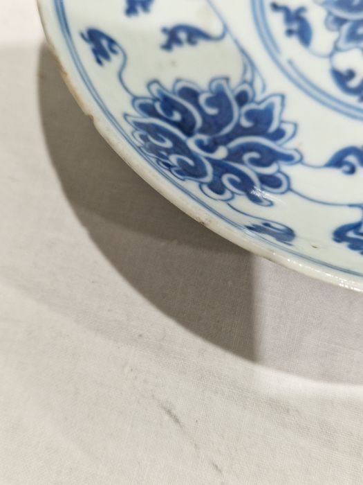 Two Chinese porcelain blue and white small plates, 19th century, each painted with a stylised bird - Image 13 of 32