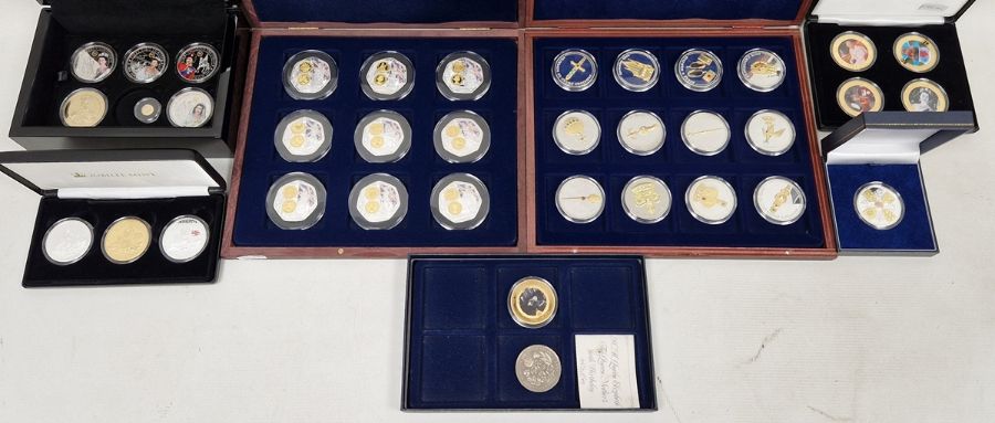 Collection of commemorative coins, mostly proof, to include a set of three Jubilee Mint £5 Royal