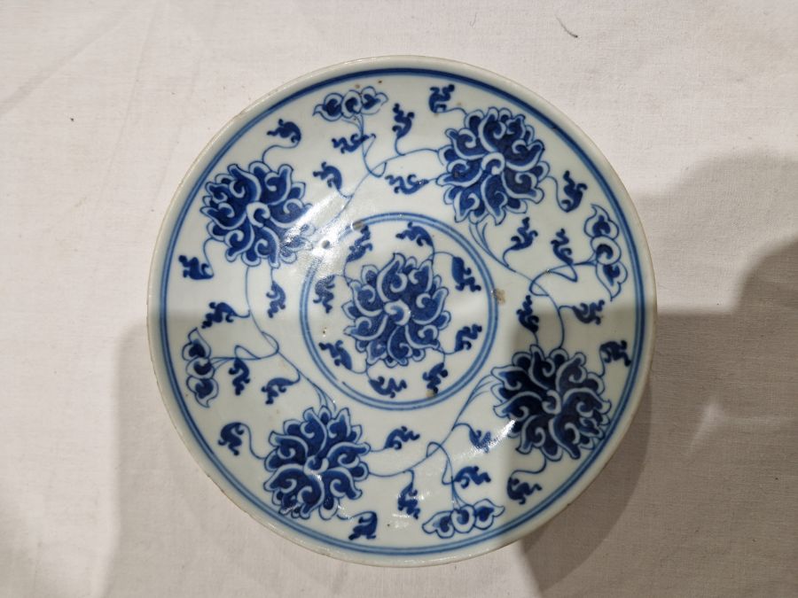 Two Chinese porcelain blue and white small plates, 19th century, each painted with a stylised bird - Image 6 of 32