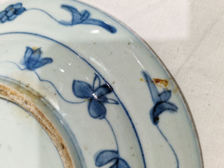 Two Chinese porcelain blue and white small plates, 19th century, each painted with a stylised bird - Image 21 of 32