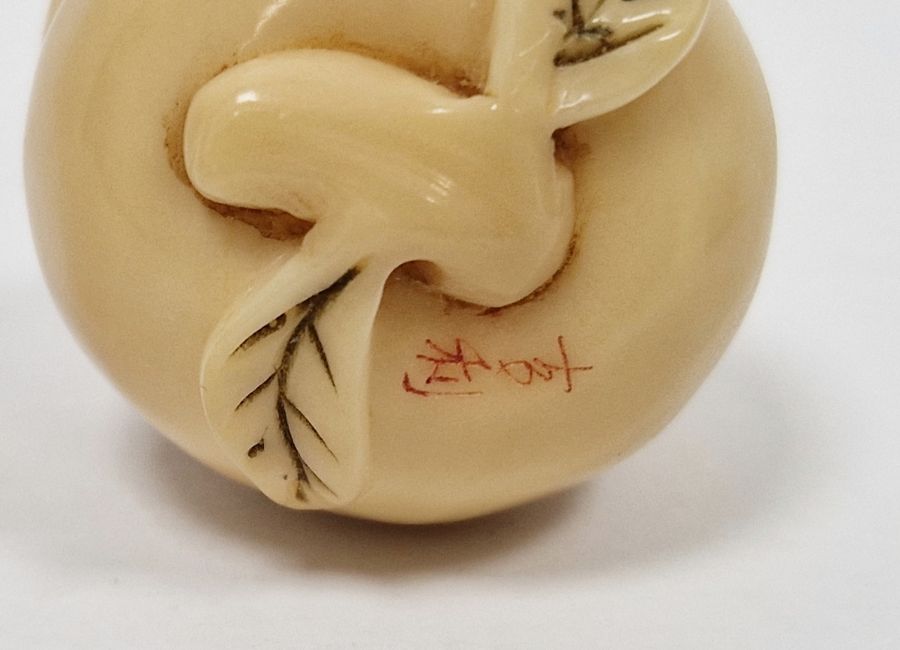 Japanese carved boxwood netsuke in the form of a rabbit, inscribed signature, 4.5cm long and three - Image 3 of 3